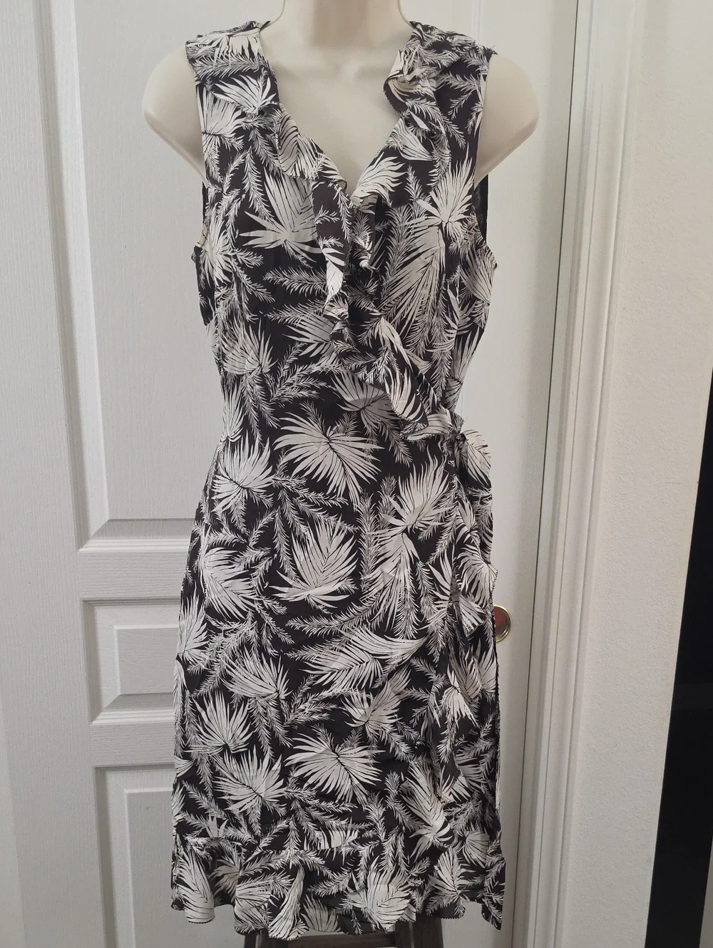 MICHAEL Michael Kors | palm print 100% silk wrap dress, ruffled V-neck Size 8